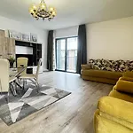 Coresi Mall Large 2 Camere, Sleeps 6